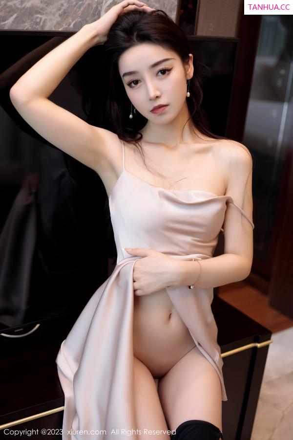   [XiuRen]高清写真图 2023.07.03 No.7011 苏曼兮 吊带裙美腿第28张图片
